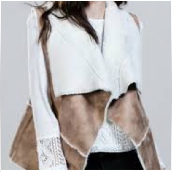 En Creme Jackets & Blazers - En Crème Faux Vegan Shearling Leather & Fur Vest - Tan Cream - Boho Chic